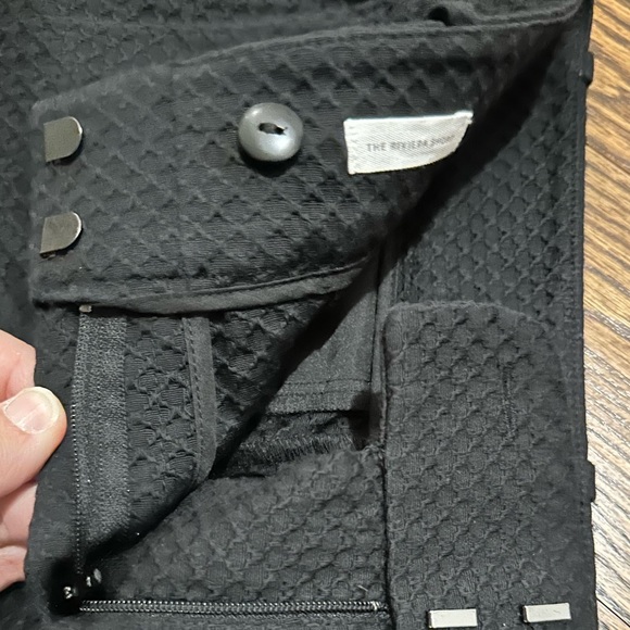 Loft scalloped black shorts, size 00 - Picture 3 of 5